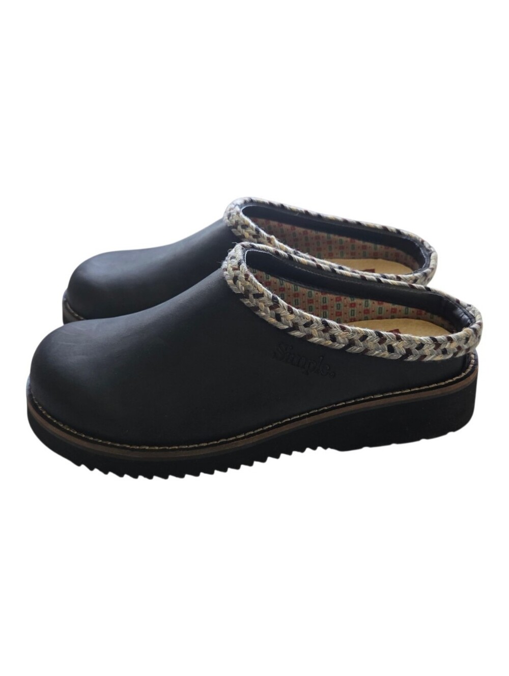 Simple Black leather Slip-On Clog with Braided Trim 7
